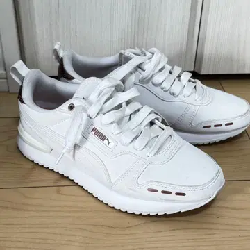 푸마 스니커즈 화이트 로즈 골드 메탈릭