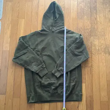 카키색 후드 부착 후드티