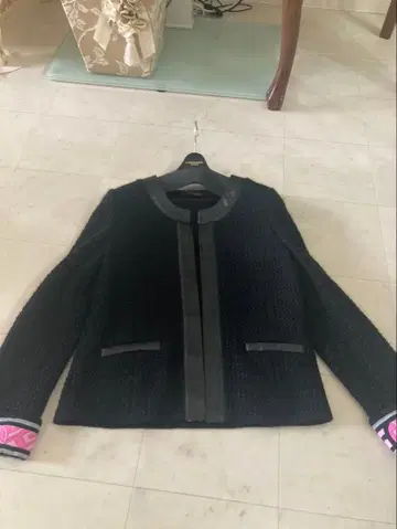 레오나르 블랙 노카라 자켓