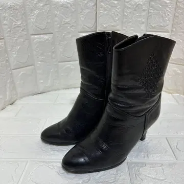 블랙 가죽 부츠 지퍼 포함 22.5cm EE