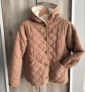 [ 새상품급 ] 사만사 모스모스 퀼팅 자켓 후드 부착 보아 안감