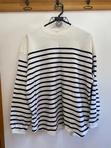 더 신존 패널 보더 티셔츠