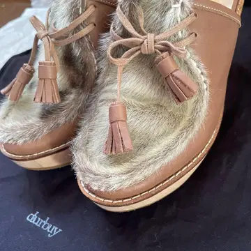 durbuy 퍼 달린 브라운 사보 샌들