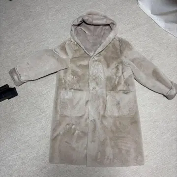 후드 부착 베이지 롱 코트