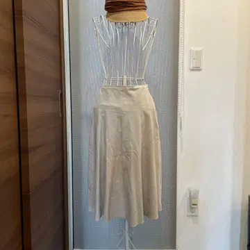 베이지 코듀로이 플레어 스커트