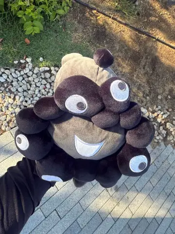 [레어] EXPO2025 블랙 미야쿠미야쿠 엎드린 형태 봉제 인형 M