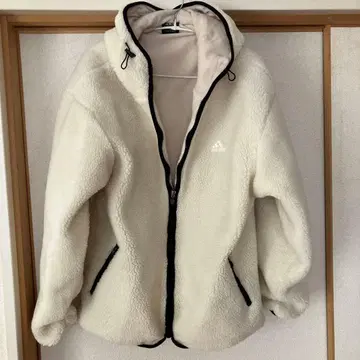 adidas 플리스 보아 아우터 화이트