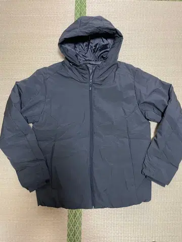 유니클로 다크 그레이 후드 부착 자켓