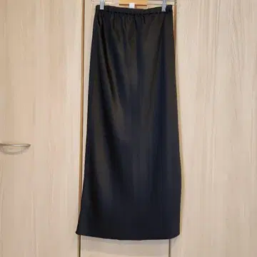 새상품급 LEPSIM 스트레치 새틴 스커트 블랙 F 사이즈