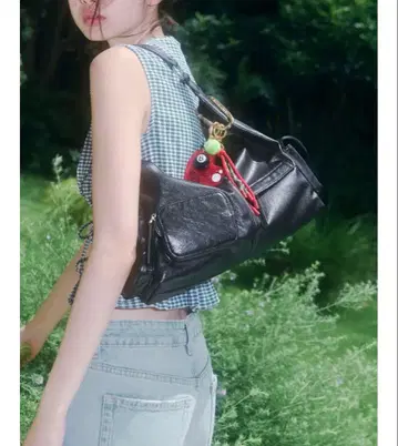 ZARA 크랙 텍스처 가공 포켓 백 완판템