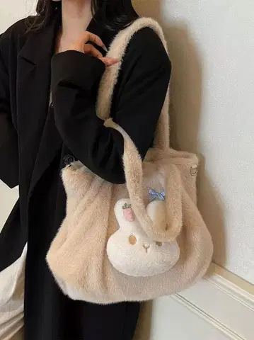 토끼 모티브의 복슬복슬 숄더백