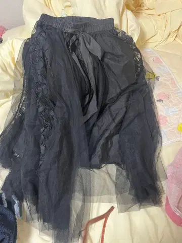 레이스 장식 블랙 튤 롱 스커트