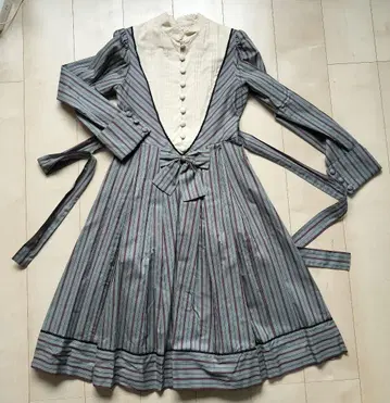 빅토리아 메이든 클래시컬 레지멘탈 드레스 팬텀 그레이