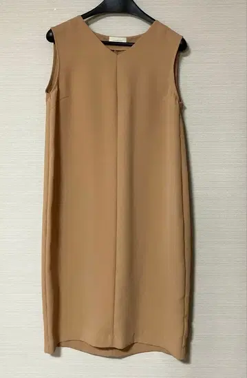 KiwaSyphy 슬리브리스 무릎 기장 원피스 베이지