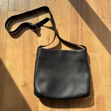블랙 가죽 숄더백 소가죽