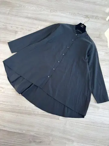 미즈이로 인드 밴드 카라 버튼 셔츠 블라우스 와이드 블랙 조개 단추