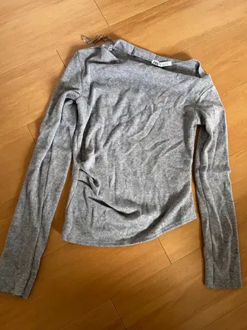 ZARA 그레이 니트 스웨터 S 사이즈