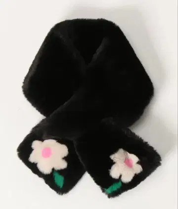 인조 모피 끼움 꽃 모티브 머플러