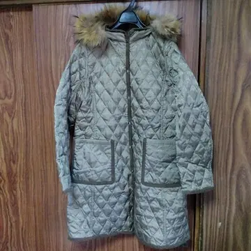 브라운 계열 퍼 포함 다운 퀼팅 자켓 아마카 리버서블 M