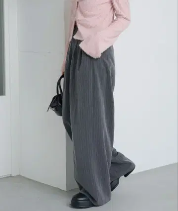 스트라이프 패턴 핀스트라이프 슬랙스