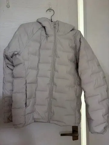 UNIQLO PUFFTECH M 라이트 그레이 다운 자켓