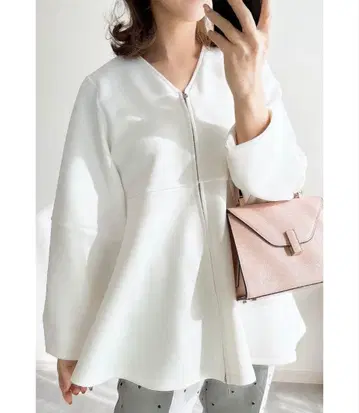 [ 새상품급 ] W 지퍼 본딩 가디건 화이트