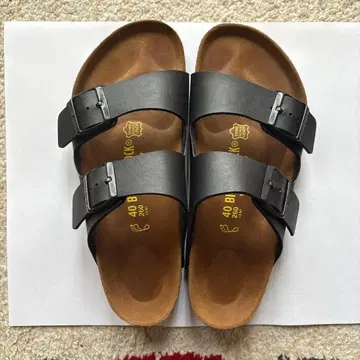 Birkenstock 40 블랙 2 스트랩 샌들