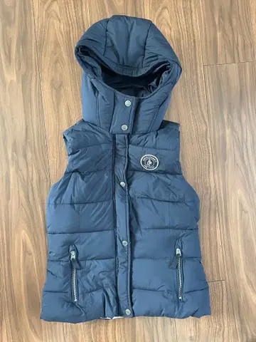 Abercrombie and Fitch 후드 부착 다운 베스트 S