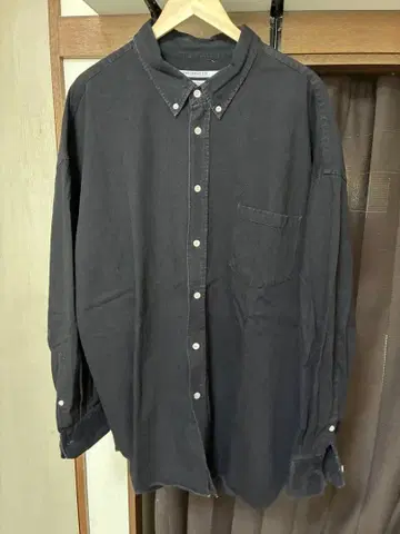 팻 실루엣 컬러 데님 버튼 다운 셔츠 저널 스탠다드