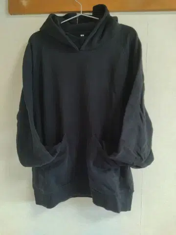 블랙 후드 부착 오버 사이즈 맨투맨