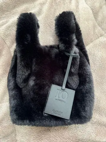 CLOUDY 퍼 백 블랙