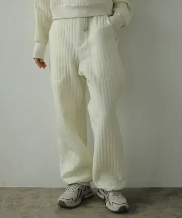 anuke 퀼팅 라인 팬츠