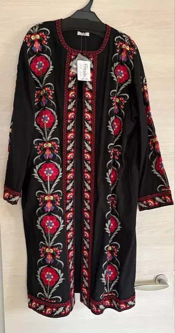 Freada IND 자수 꽃무늬 가운