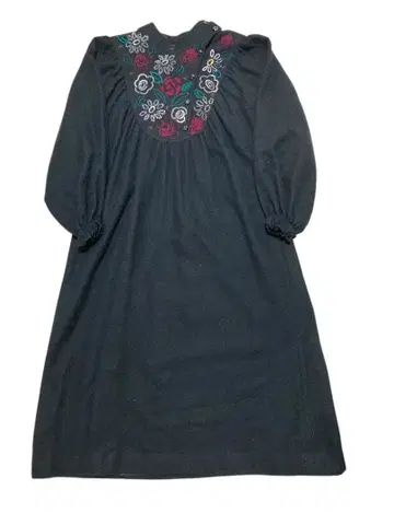 새상품급 블랙 꽃무늬 자수 롱 원피스 프리 사이즈 가을/겨울