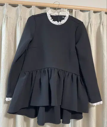 트루 바이 마리코 오이카와 Eloise 레이스 페플럼 상의