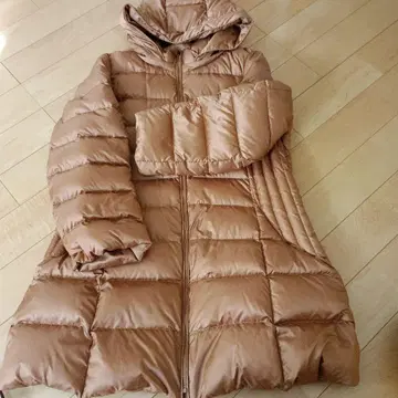 후드 부착 베이지 다운 자켓