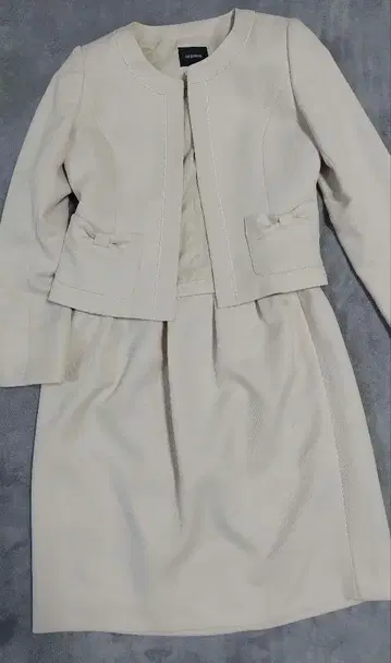 크림색 포멀 슈트 M