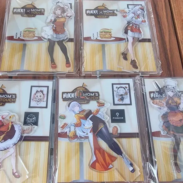 니케 맘스터치 콜라보 아크릴 스탠드