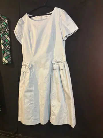 GALLERY VISCONTI 스카이블루 반팔 무릎 기장 원피스