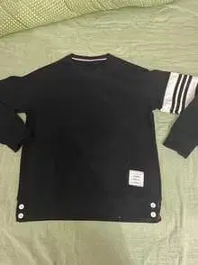 CLASSIC 스트라이프 소매 부착 스웨터