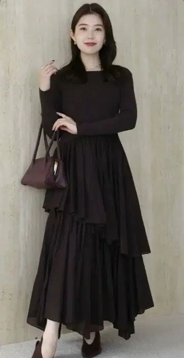 anuans 아뉴앙스 보트넥 불규칙 헴 도킹 니트 원피스