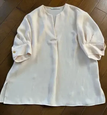 BEIGE, 베이지 반팔 드레이프감 골드 버튼 셔츠 블라우스