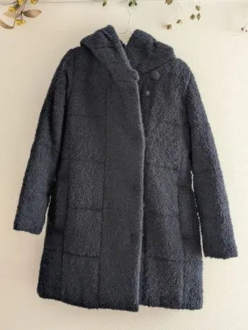 후드 부착 네이비 코트