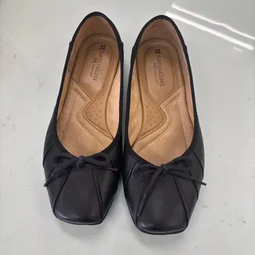 naturalized 밸리 펌프스