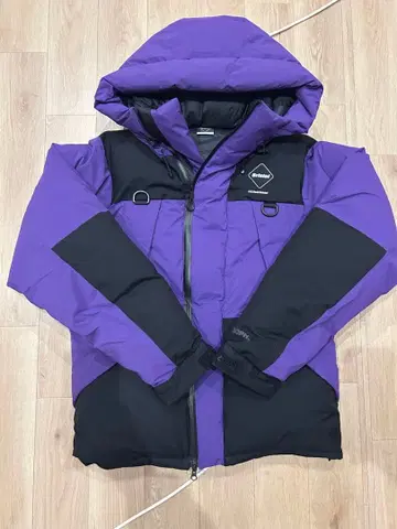 SOPH FCRB DOWN BENCH PARKA 다운 자켓