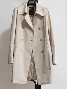 베이지 더블 브레스트 트렌치코트