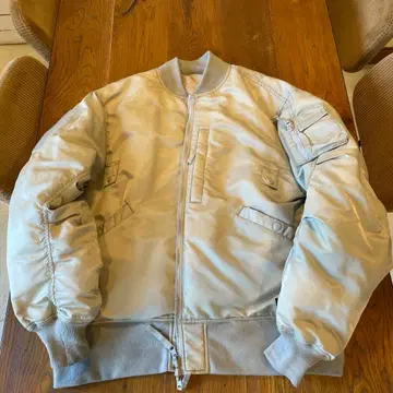 DAIWA PIER39 TECH REVERSIBLE MA-1 ECRU