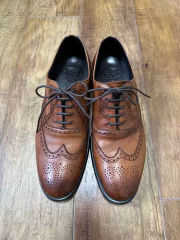 브라운 가죽 윙 칩 신발