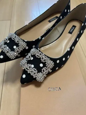 미사용 새상품 ohga 도트 비쥬 펌프스 22.5