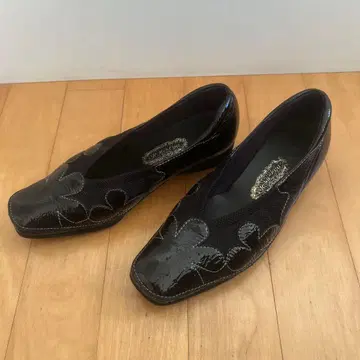 거의 새상품 긴자 요시노야 블랙 플랫슈즈 펌프스 플라워 22